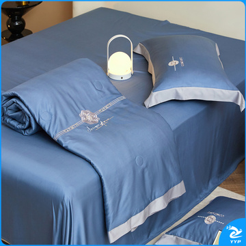 婵思 CHANSI 幻影系列纯色宽边莱赛尔至纯大豆夏被 BZ0TDC2201067 200*230cm 约1850g/条 填充成分:20%大豆纤维+80%聚酯纤维 (幻影青花蓝) (袋)