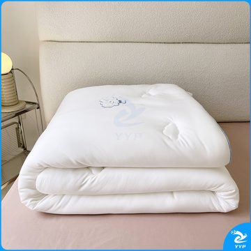 伊伊爱 云外柔冬被 BZ0EOE2301113 (200*230cm 约3400g/条 填充成分:涤纶(聚酯纤维) (白) (袋)